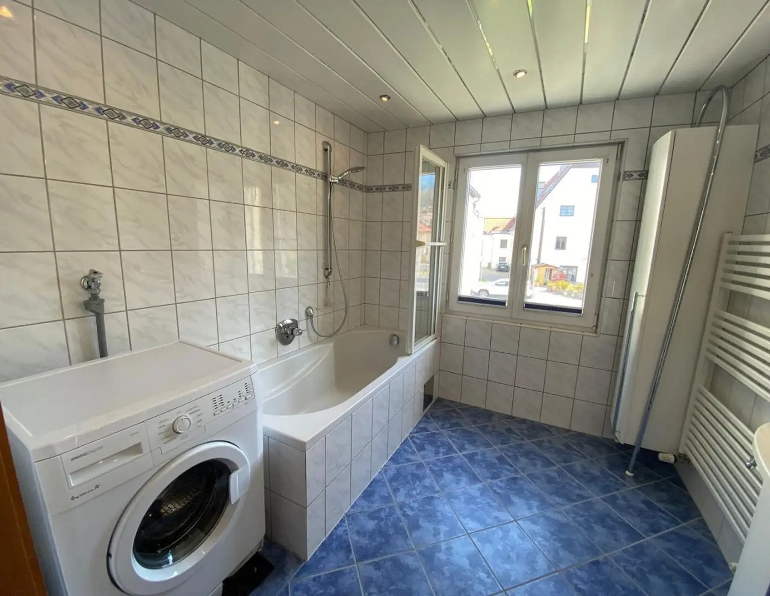 Viel Raum zum Leben | 7-Zimmer-Maisonette mit Balkon, Garten und Garage
