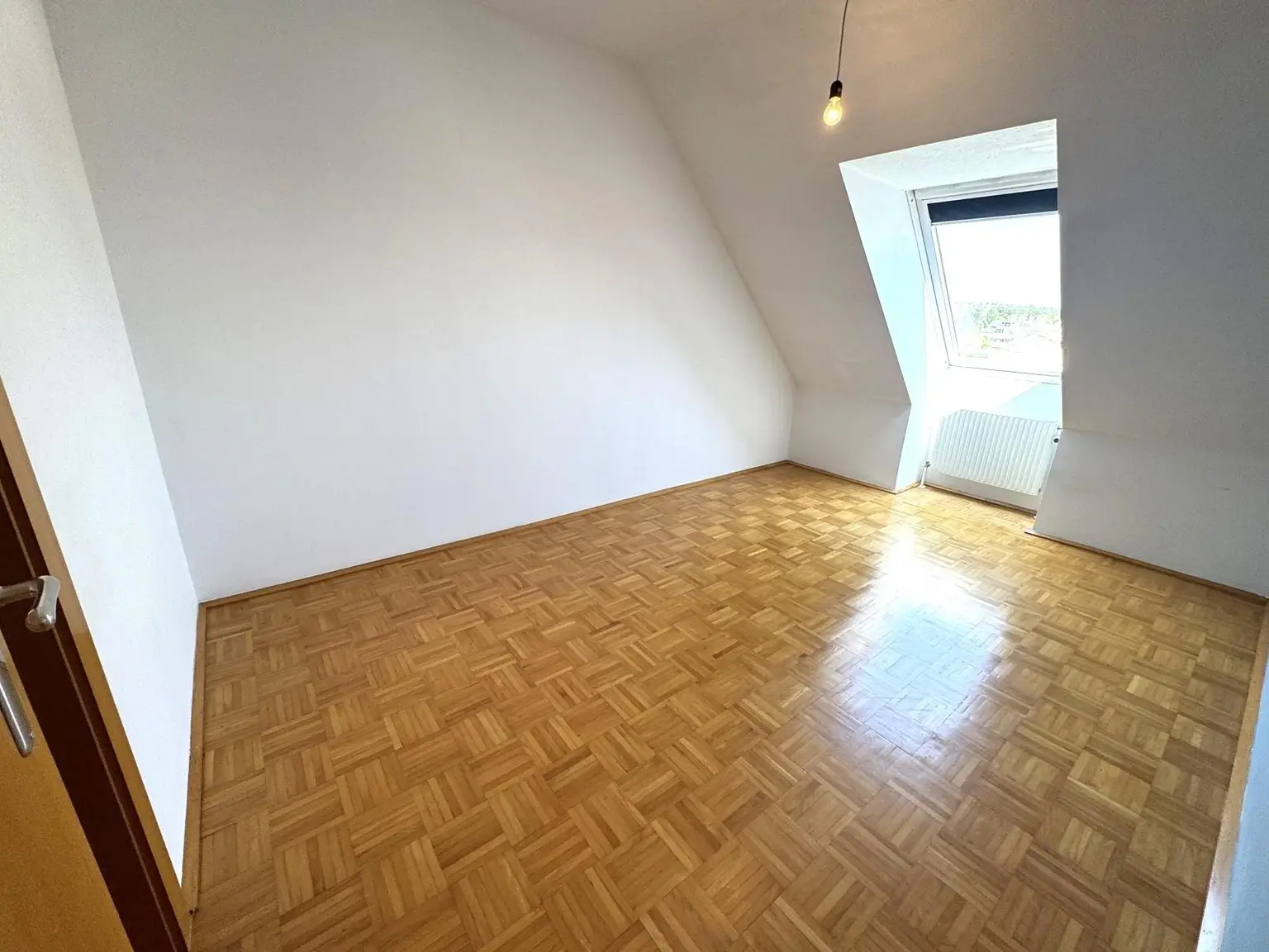 Tolle, offene 4 1/2 Zimmer Familien-Maisonette - 2 Garagenplätze bei der Fußgängerzone Mödling!