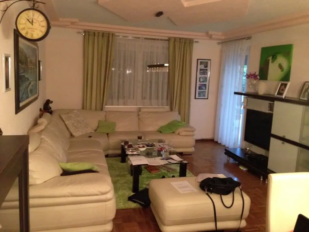 Traumwohnung  im EG in Wels mit Gartenfeeling, Loggia & Tiefgarage, sofort einziehen & wohlfühlen!
