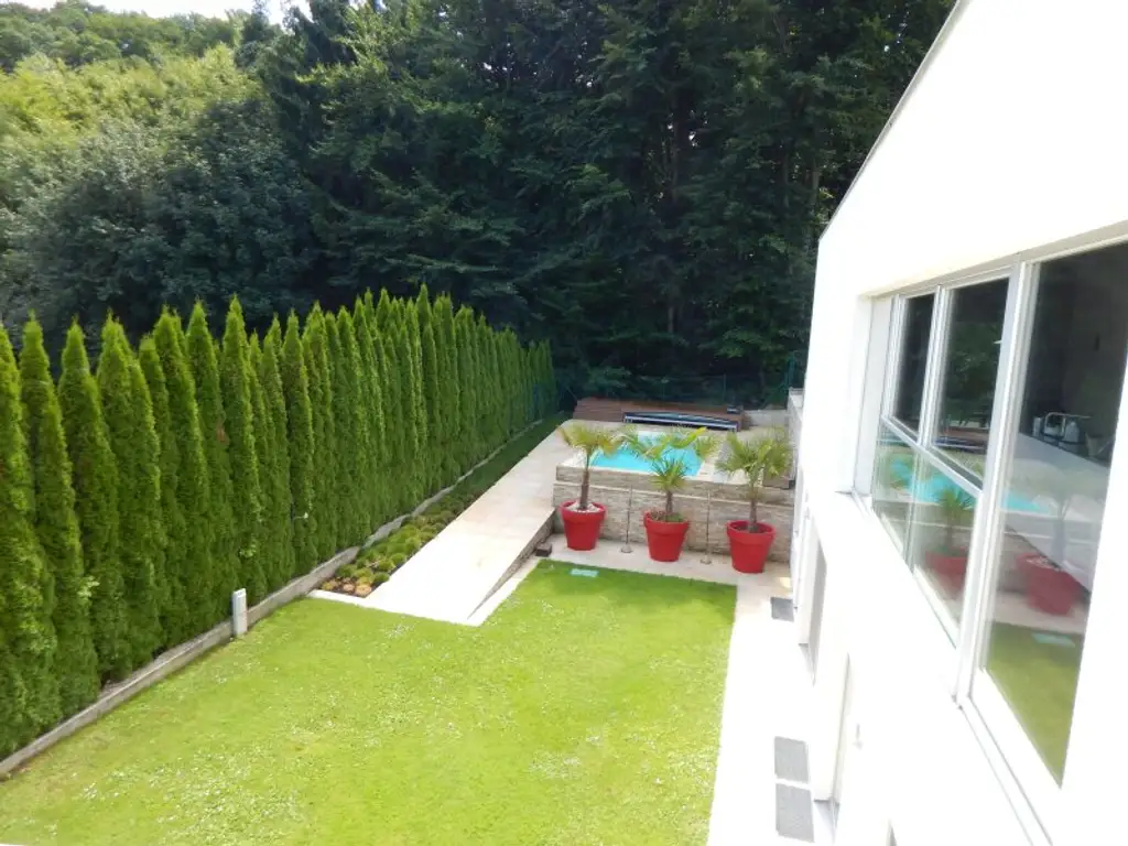 "Wohntraum" Villa mit Pool - Fernblick und direkten Zugang zum Wald