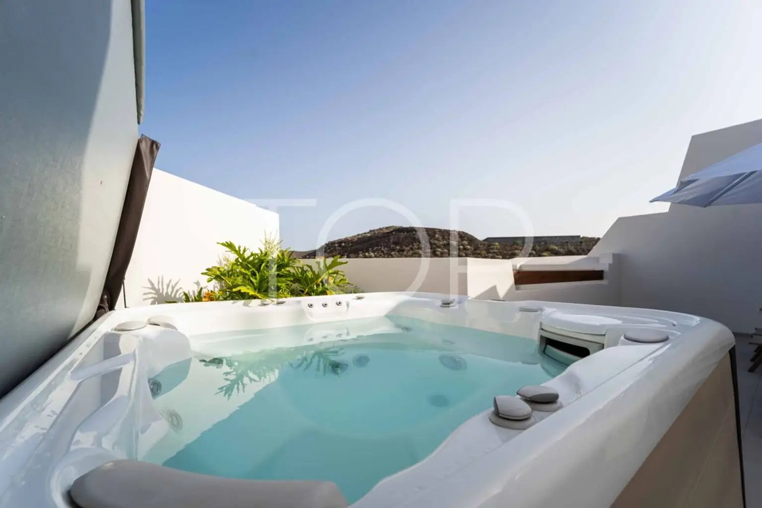 Jardines-de-Los-Menceyes-Penthouse-terraza-Jacuzzi2-Palm-Mar-Tenerife