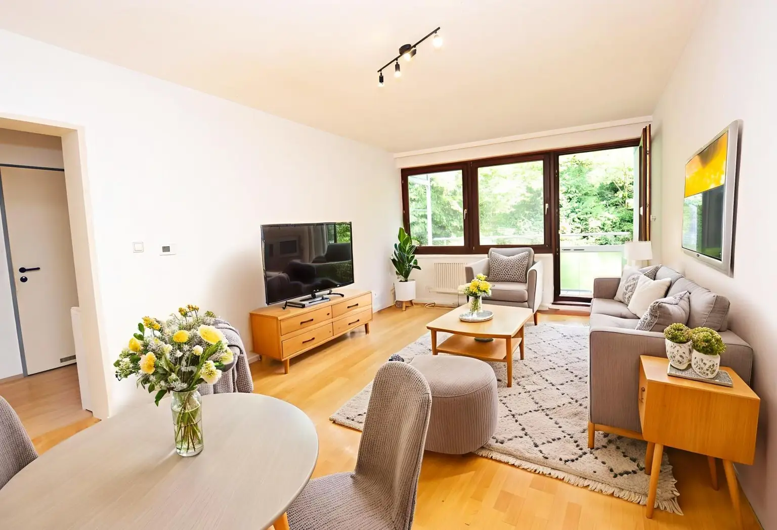 Großzügige 2-Zimmer-Wohnung mit Loggia in Grünruhelage