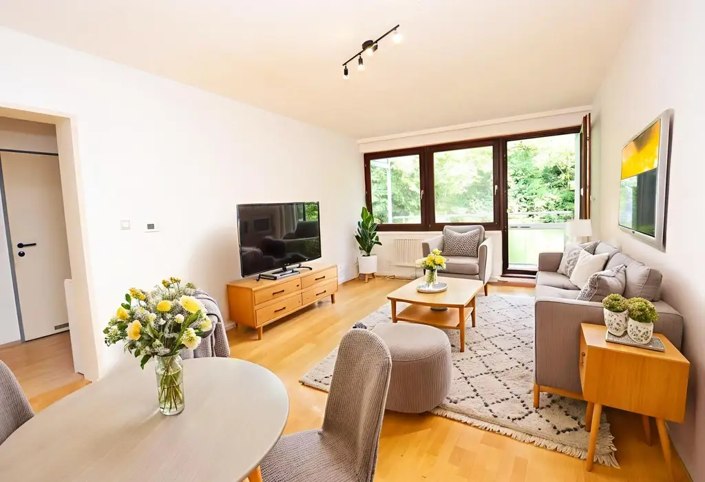 Großzügige 2-Zimmer-Wohnung mit Loggia in Grünruhelage