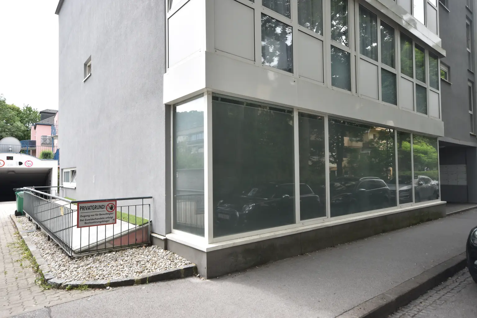 "SCHALLMOOS - Einzigartiges Atelier/Büro mit Wohnmöglichkeit und PKW-Stellplatz nähe Bahnhof"