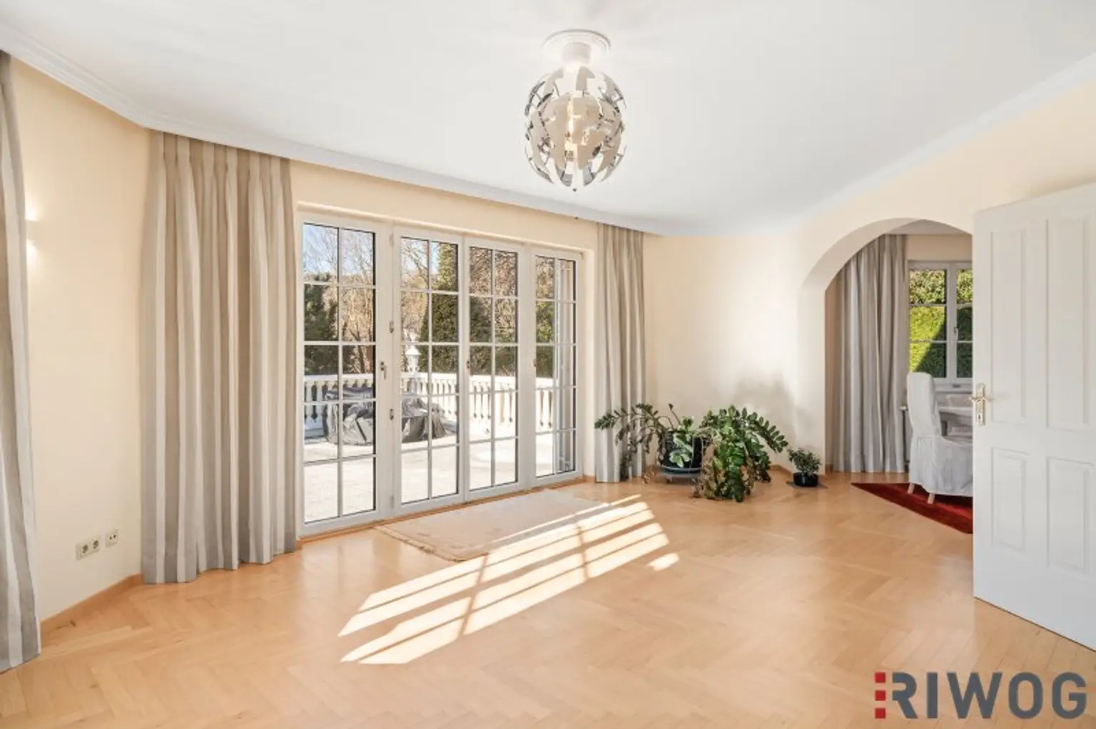 Private Estate Villa mit Fernblick | Privatwald | Virtual Tour | 4.200m2 Garten |  25 min. in den 1. Bezirk | Pool & Sauna