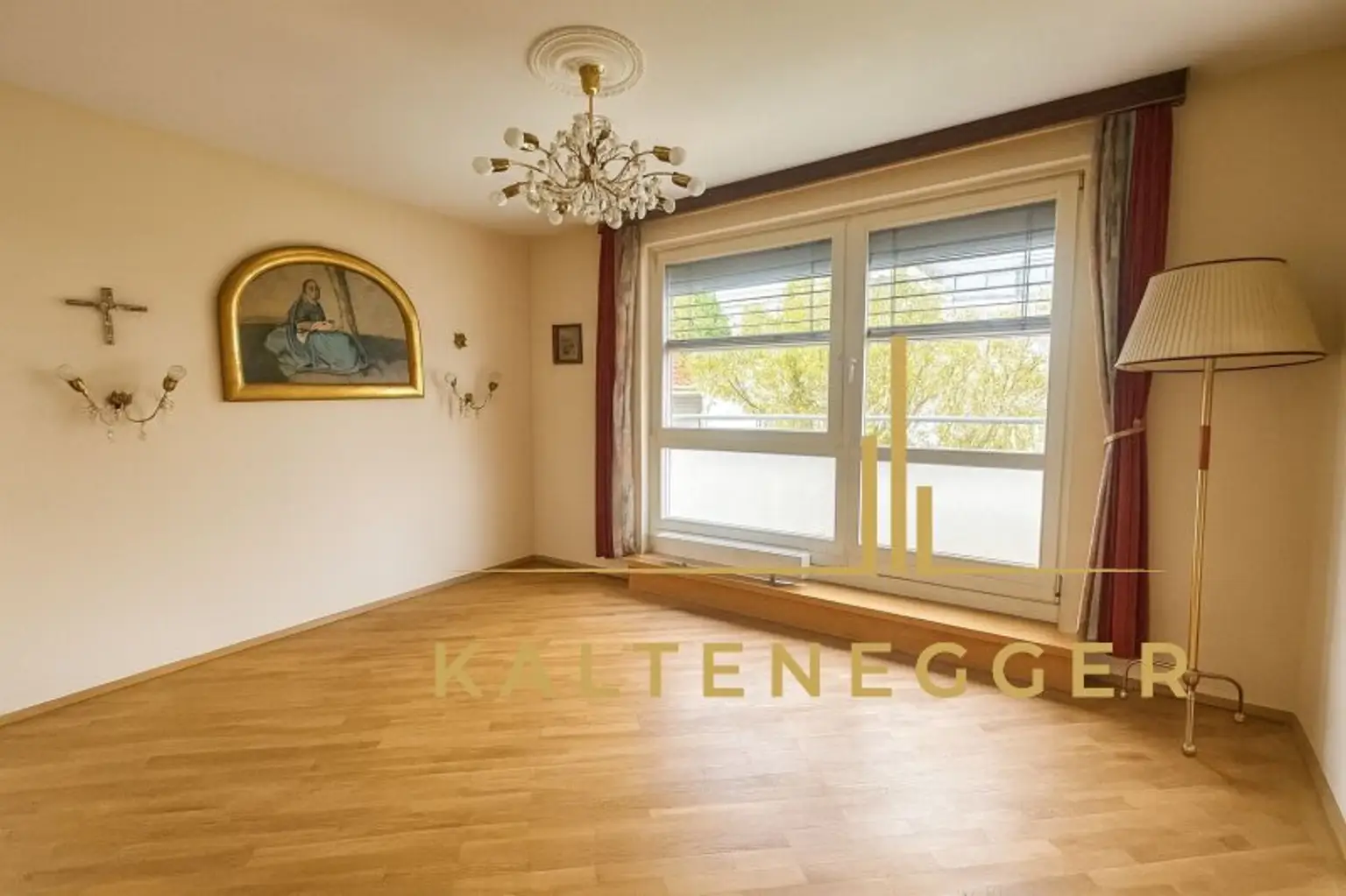 Traumhafte Dachgeschosswohnung am Fuße des Hackenbergs