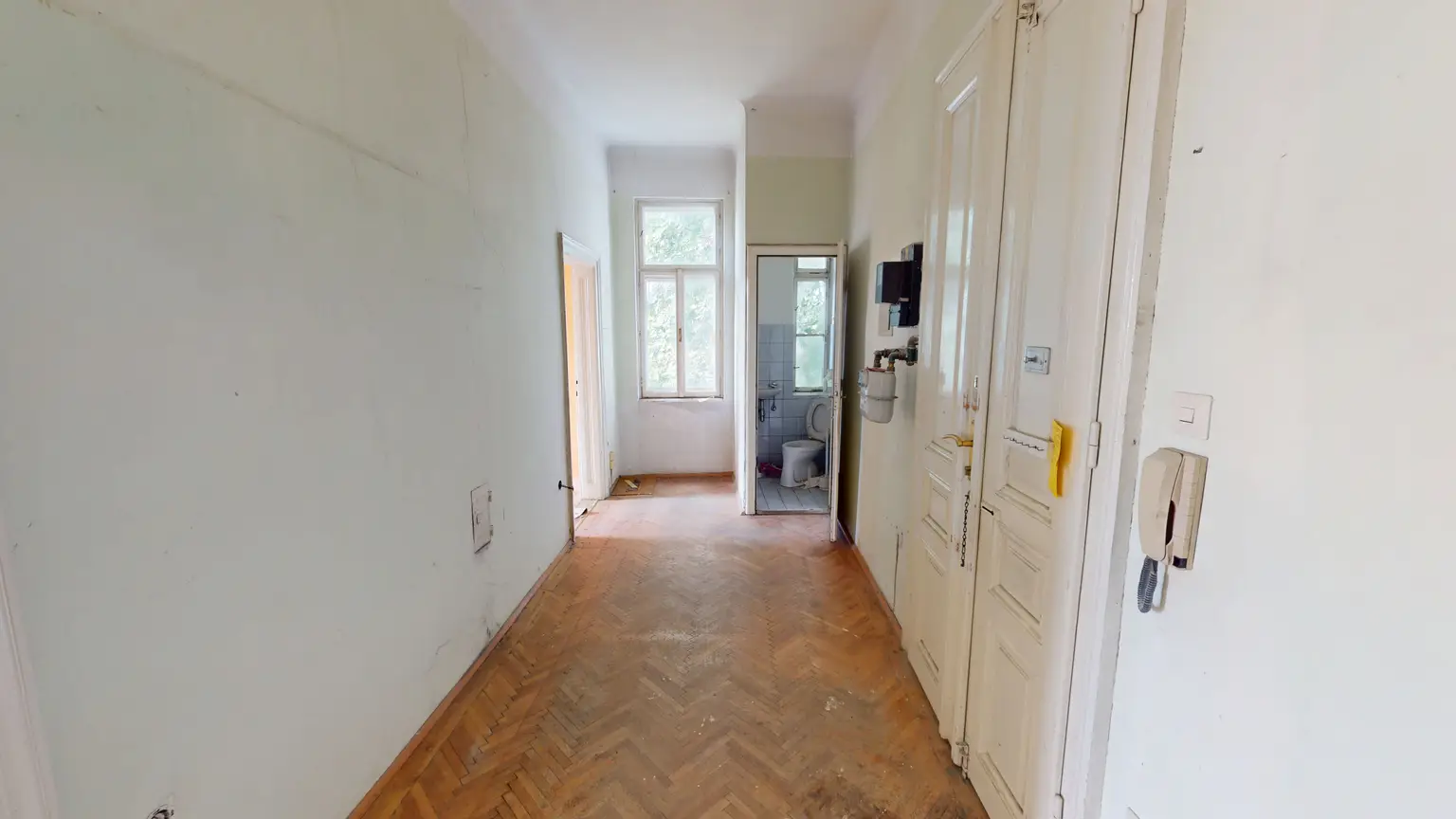 Stilvoller Altbau mit Potenzial und wunderschönem Gemeinschaftsgarten