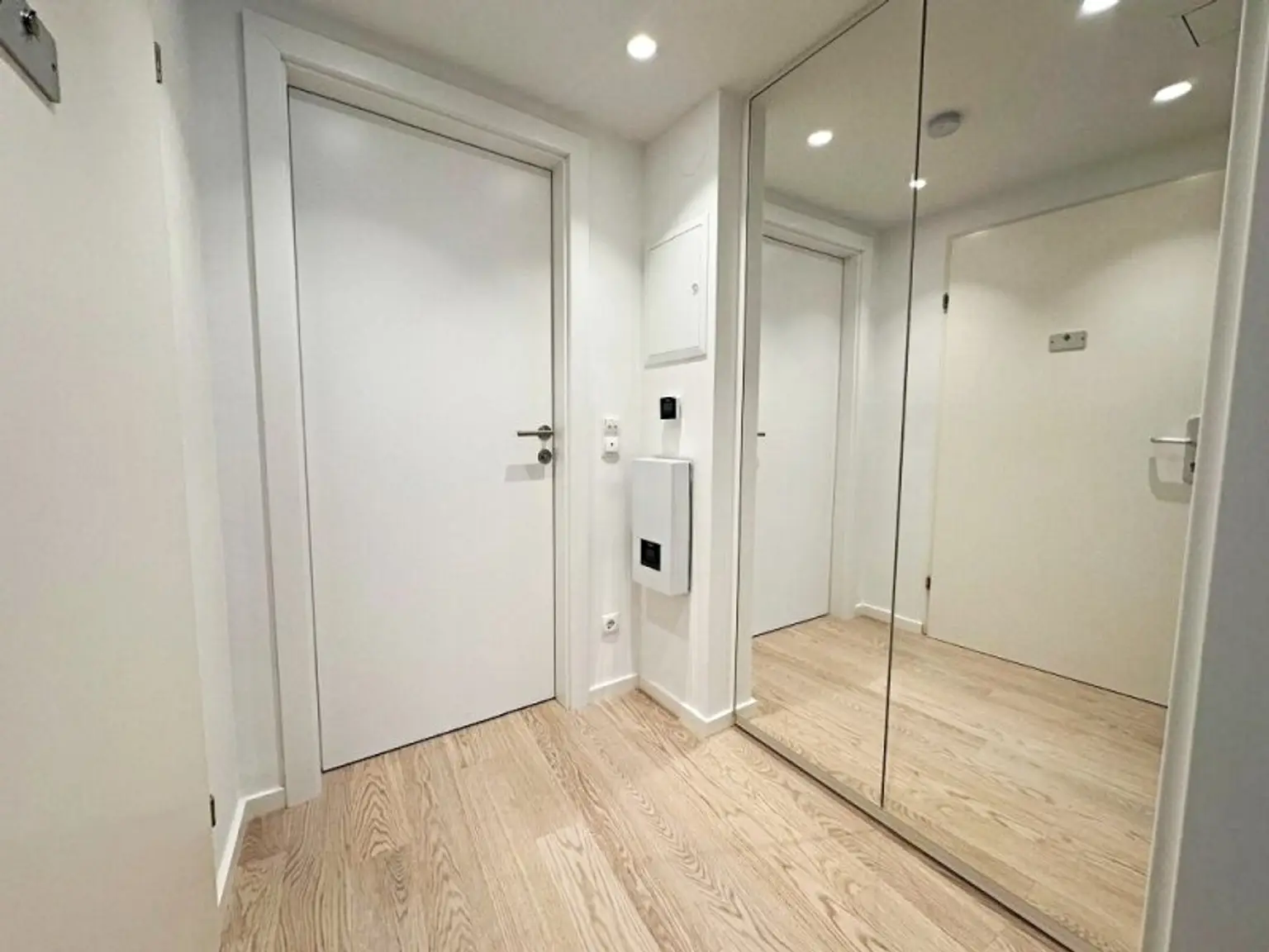 STEPHANSPLATZ-NÄHE, 27 m2 Apartment, 1 Zimmer, Kochnische, Duschbad, Parketten, 8. Liftstock, Rotenturmstraße