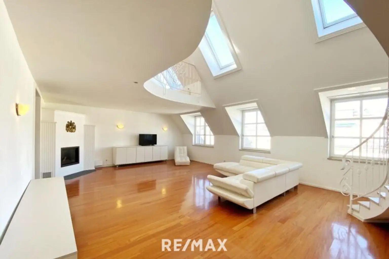 4 Zimmer -100m2 Dachterrasse