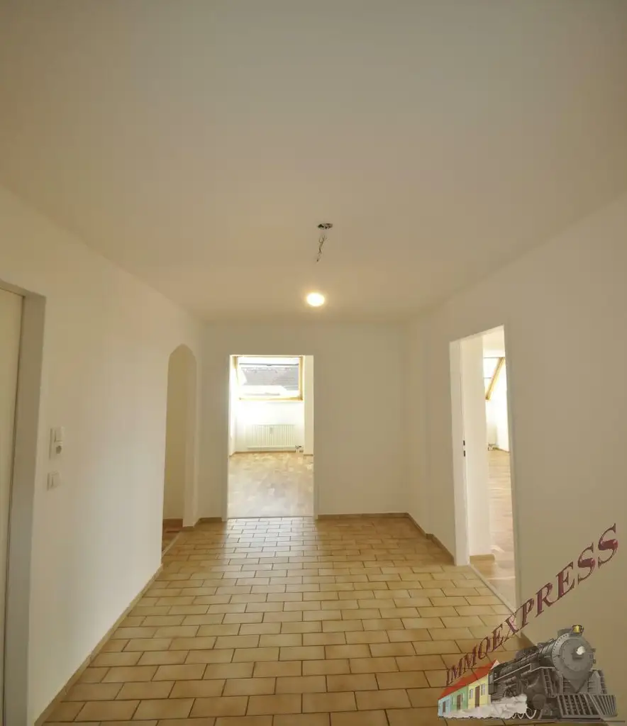 Exklusive Dachterrassenwohnung mit Tiefgarage und bester Fernsicht nähe Bühl Center (WG-tauglich)