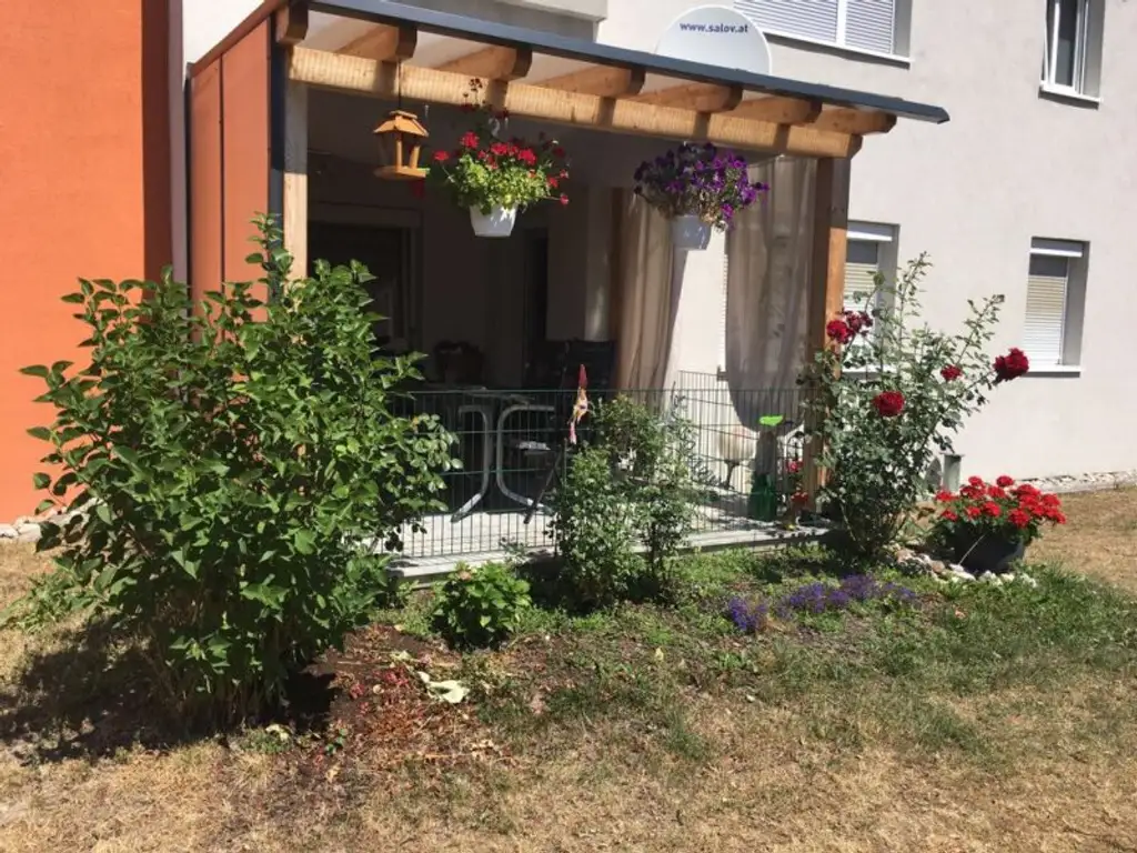 Traumwohnung  im EG in Wels mit Gartenfeeling, Loggia & Tiefgarage, sofort einziehen & wohlfühlen!