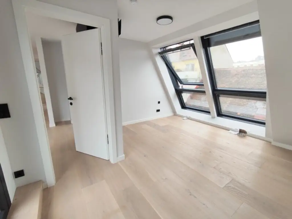 Krongasse! Erstbezug Penthouse mit 3 Terrassen und privatem Liftzugang auf frisch saniertem Altbau! Top17