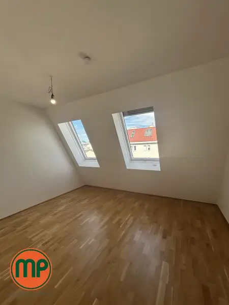Neubau-Highlight: lichtdurchflutete 3-Zimmer-Dachwohnung mit Loggia