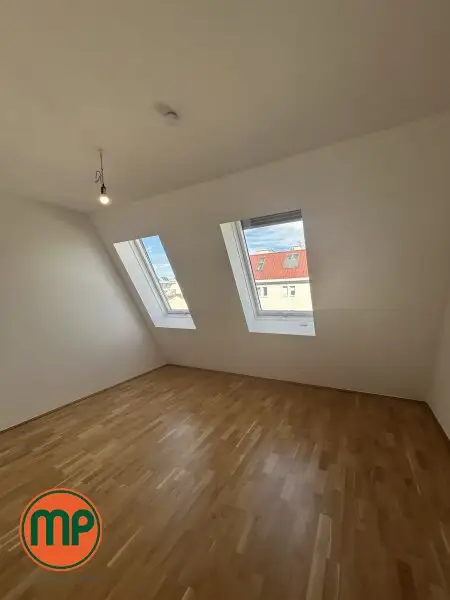 Neubau-Highlight: lichtdurchflutete 3-Zimmer-Dachwohnung mit Loggia