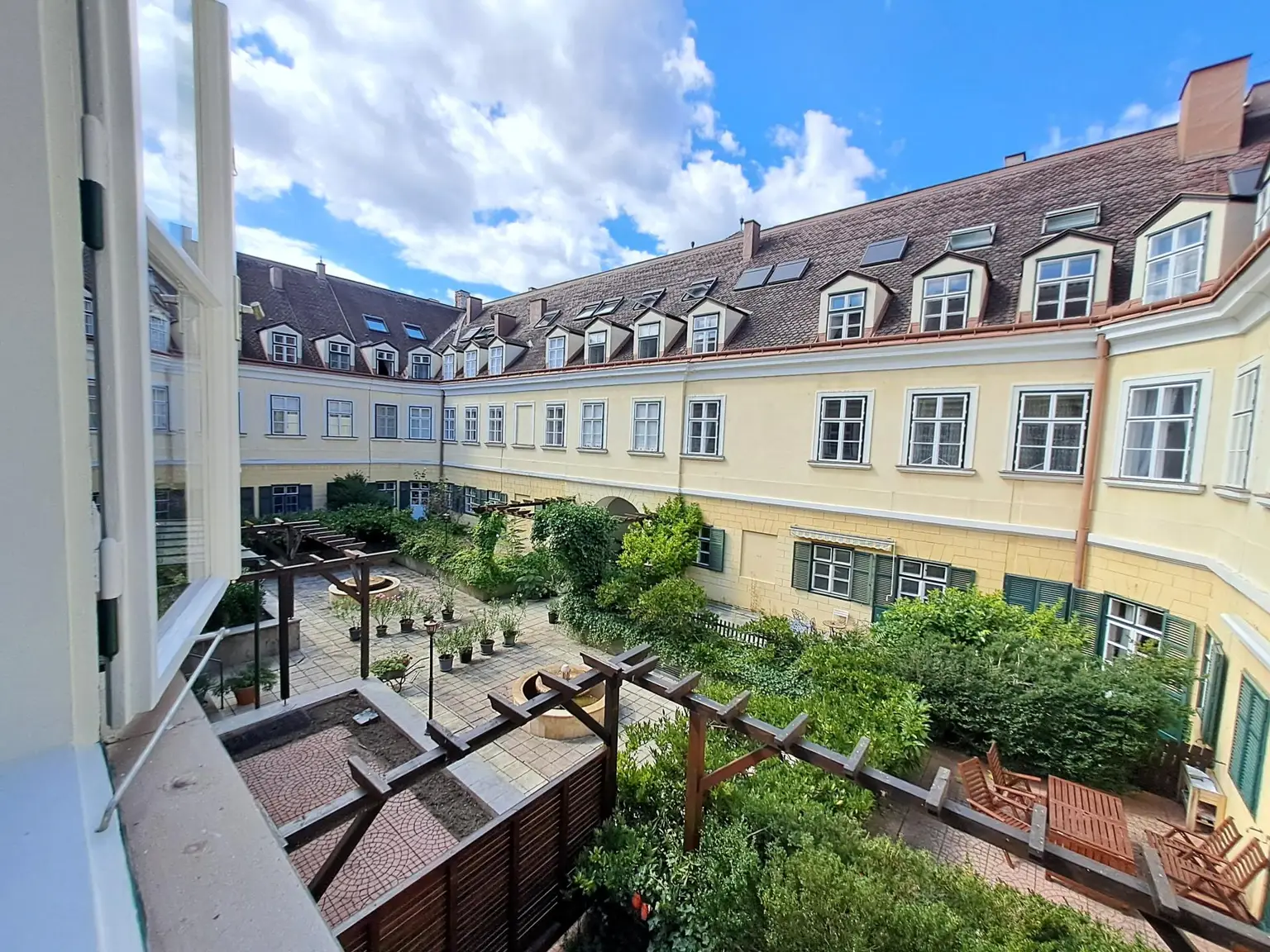 4 ZIM.WHG MIT BLICK IN RUHIGEN INNENHOF/LIFT/TIEFGARAGE