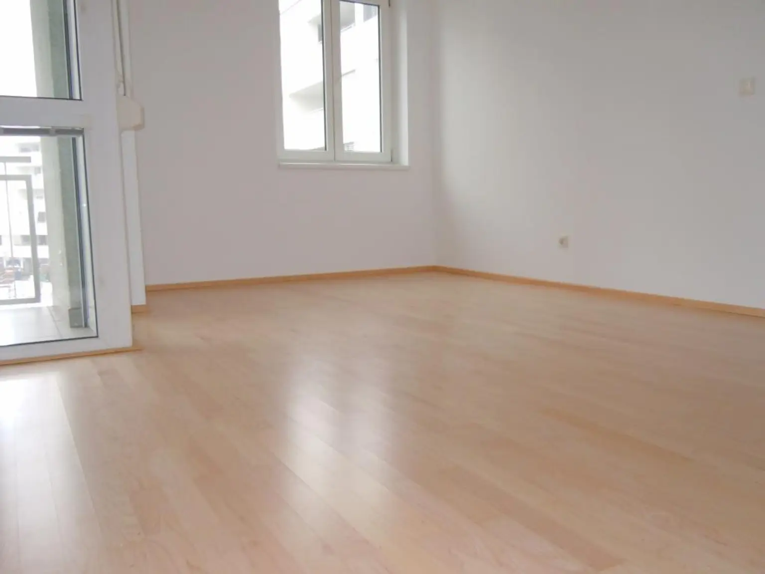 Helle 3,5-Zimmer-Wohnung mit Wintergarten & Loggia - verfügbar ab November 2025