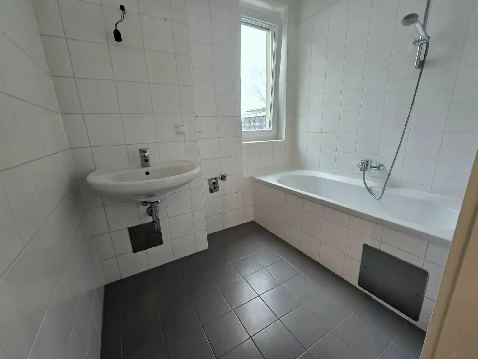Schöne sonnige Zweizimmerwohnung mit Balkon und zugeordnetem PKW-Stellplatz!