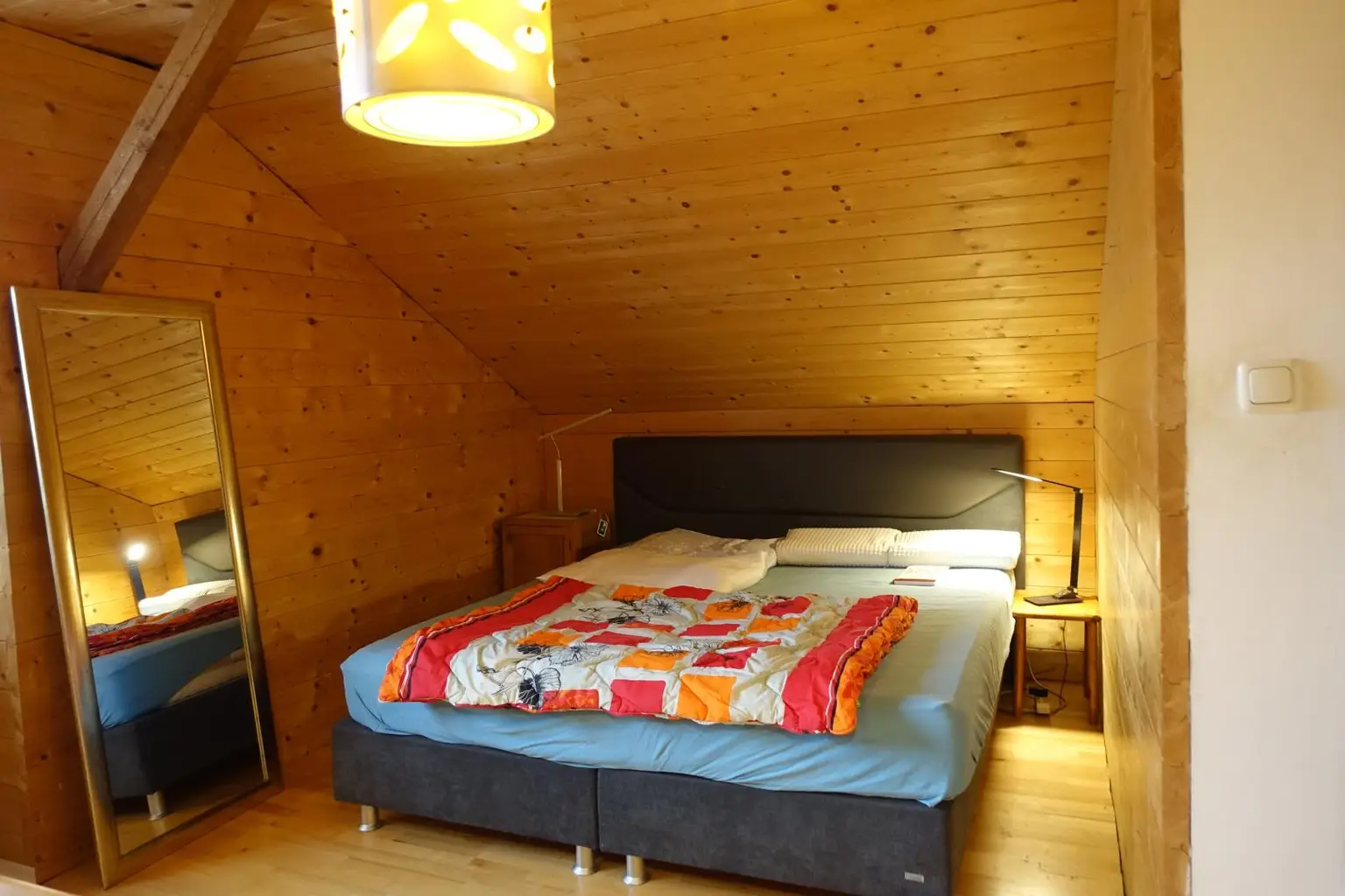 Schlafzimmer DG