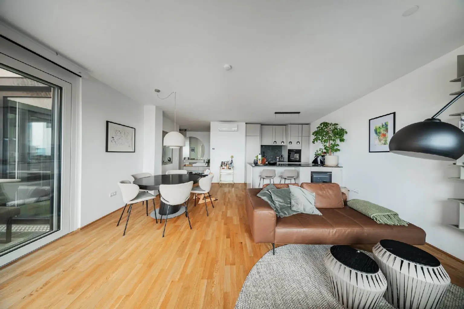 Penthouse im 34. OG mit Terrasse I 360° Wienblick I Designküche I TG Platz mit E-Ladestation
