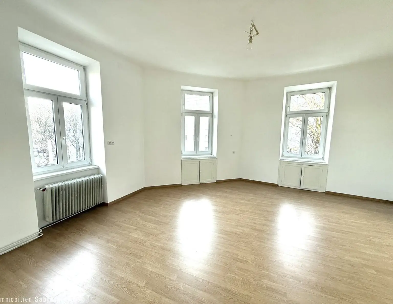 CHARMANTE ETAGENWOHNUNG! Modern, komfortabel & bestens angebunden!