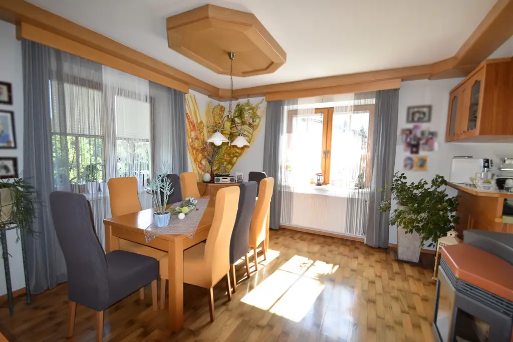 Wohnhaus mit Wintergarten, schönem Garten und Pool im Mostviertel