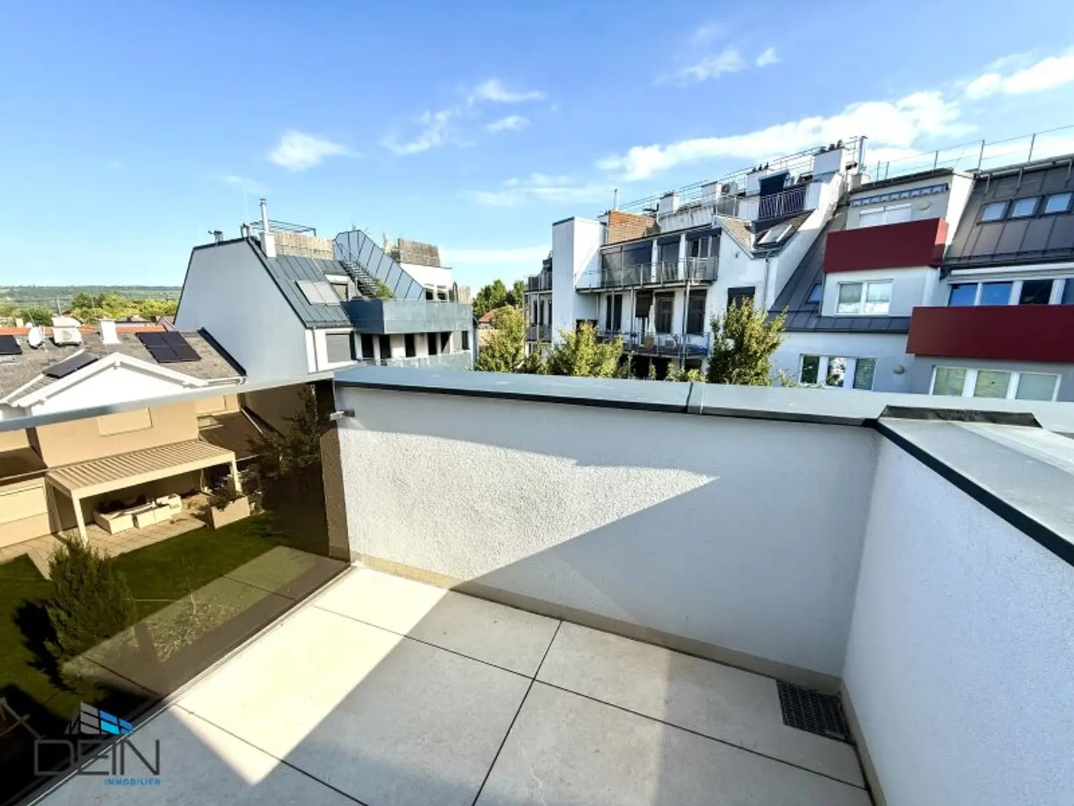 PROVISIONSFREI! EXKLUSIVE 3 ZIMMER DG-WOHNUNG MIT EINER KLEINEN TERRASSE IN STAMMERSDORF!