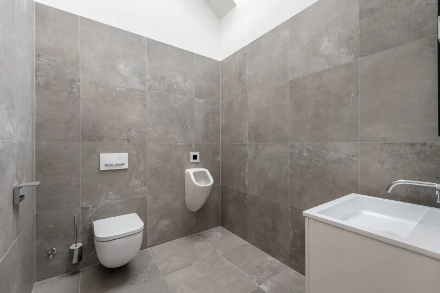 Extra-WC mit Pissoir