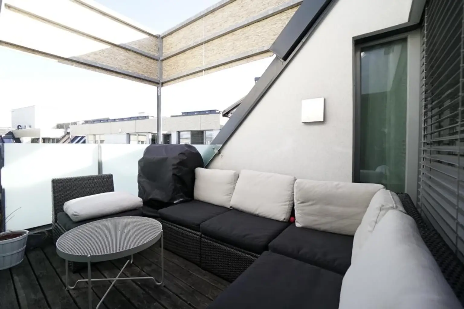 hofseitige 7m2 Terrasse