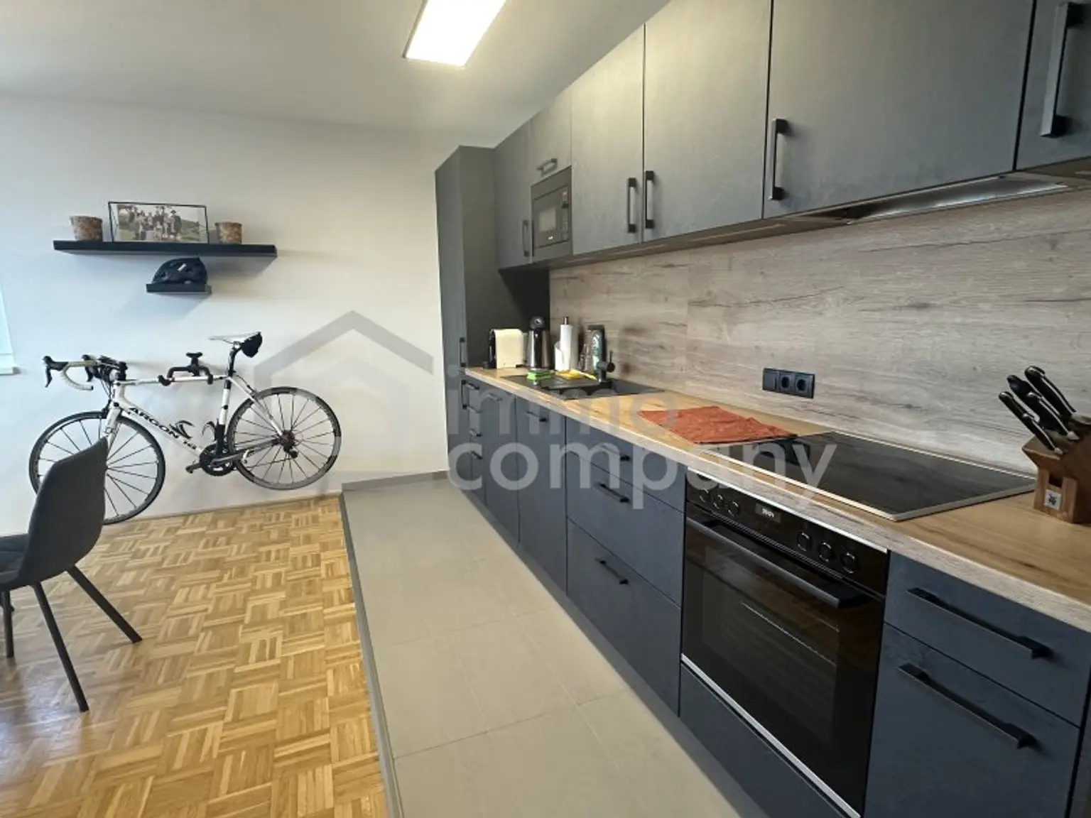 Skyline-Living im 20. Bezirk – 13. Stock, Panoramablick & Garage“