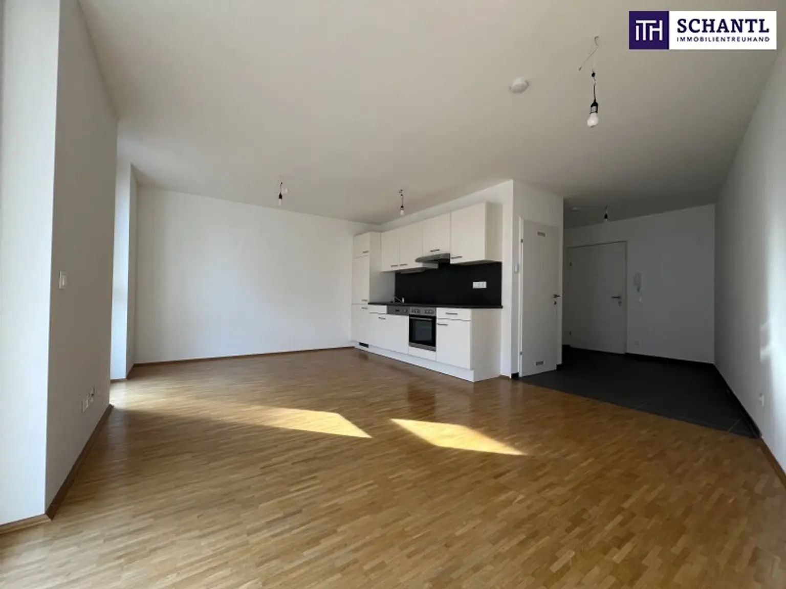 Schnuggelige Single-Wohnung mit Balkon und schöner Aussicht direkt zum Schlossberg - 8020 Graz