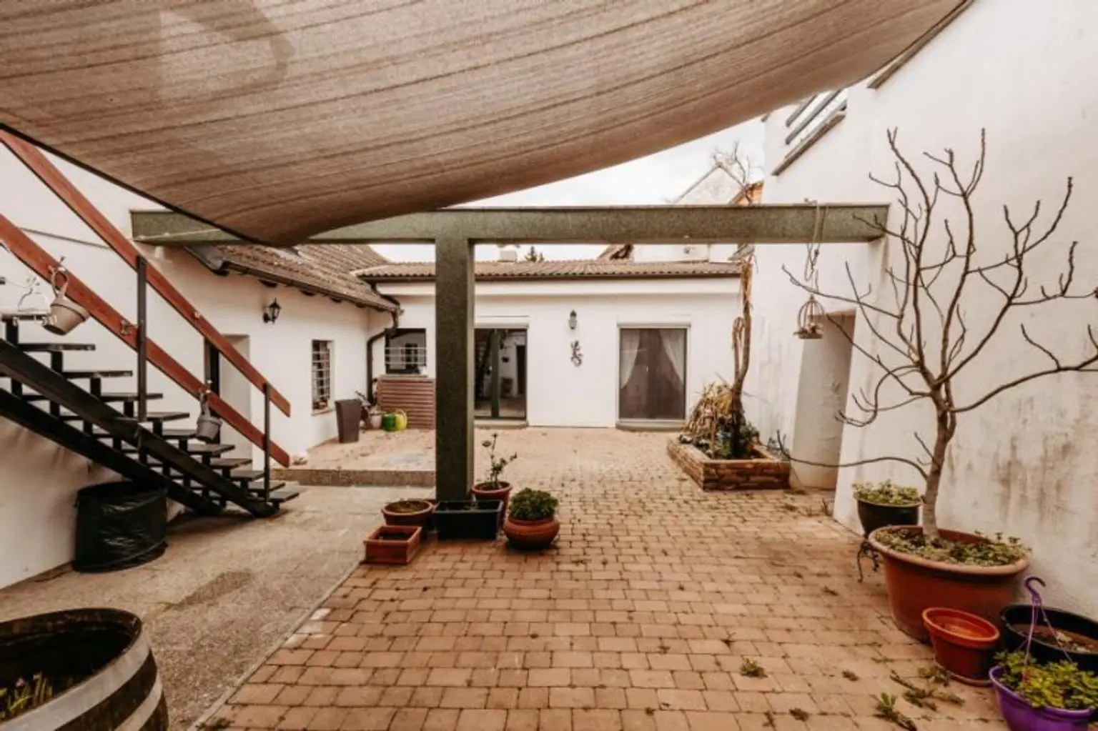 Gepflegtes, neu revitalisiertes  und liebevoll erhaltenes Landhaus. Natur, Sonne, Ruhe,  Seelenheil.