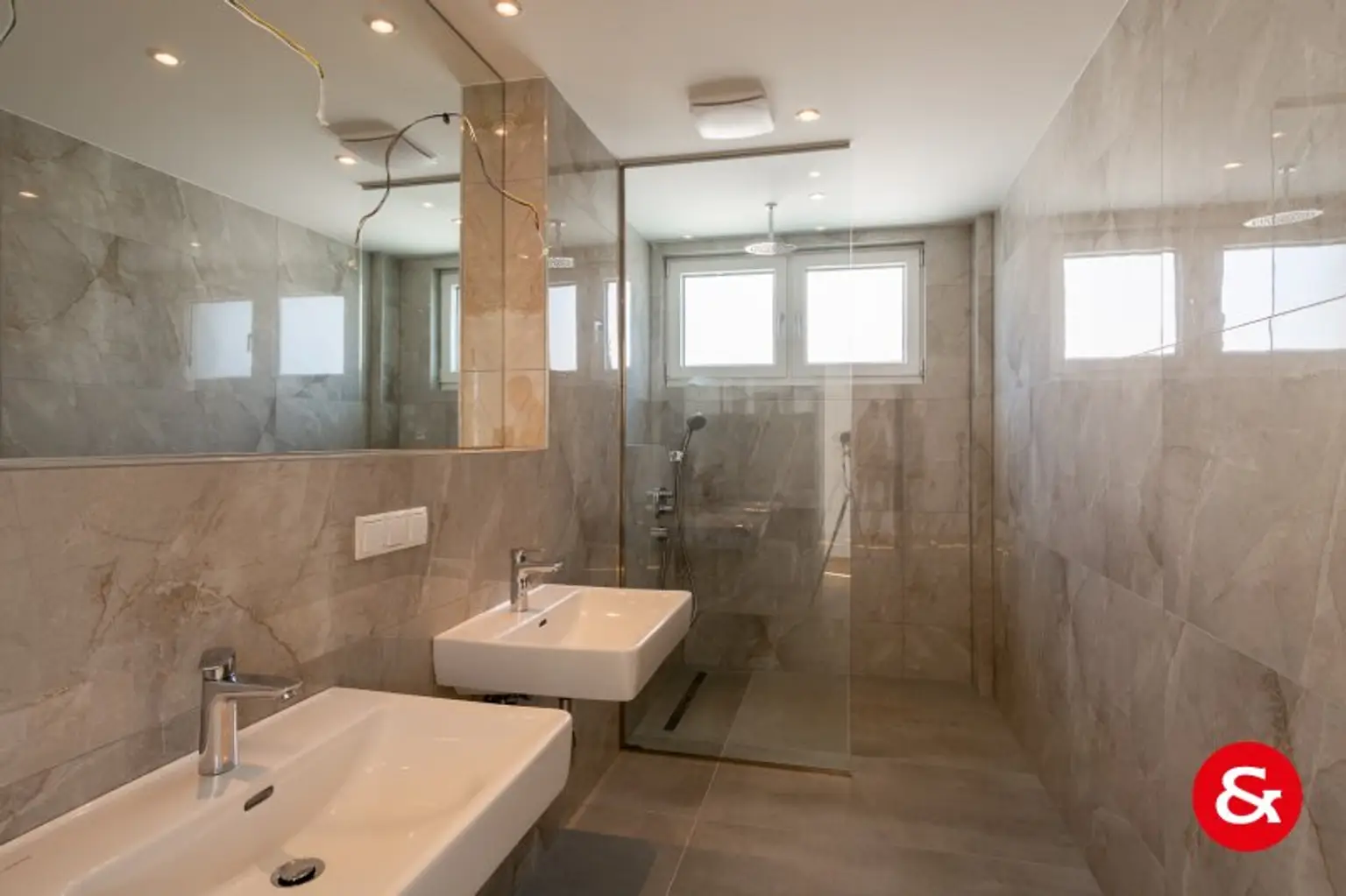 Modernes, klar gestaltetes Einfamilienhaus mit viel Platz und Technik!