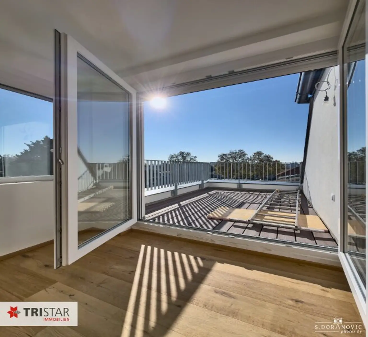 NEU! ++ ERSTBEZUG ++ 3-ZIMMER-DACHGESCHOSSWOHNUNG ++ CA. 85 M² WOHNFLÄCHE + TERRASSE CA. 11 M² ++ TIEFGARAGENPLÄTZE ++ U2 (ASPERNSTRASSE) ++ 1220 WIEN ++