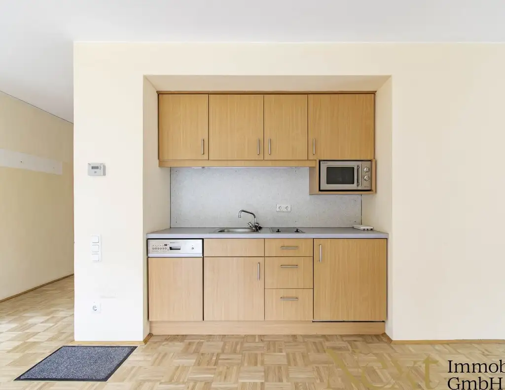 3 MONATE MIETFREI! Helle Geschäfts-/Studiofläche mit Loggia und Küche in Laakirchen zu vermieten!