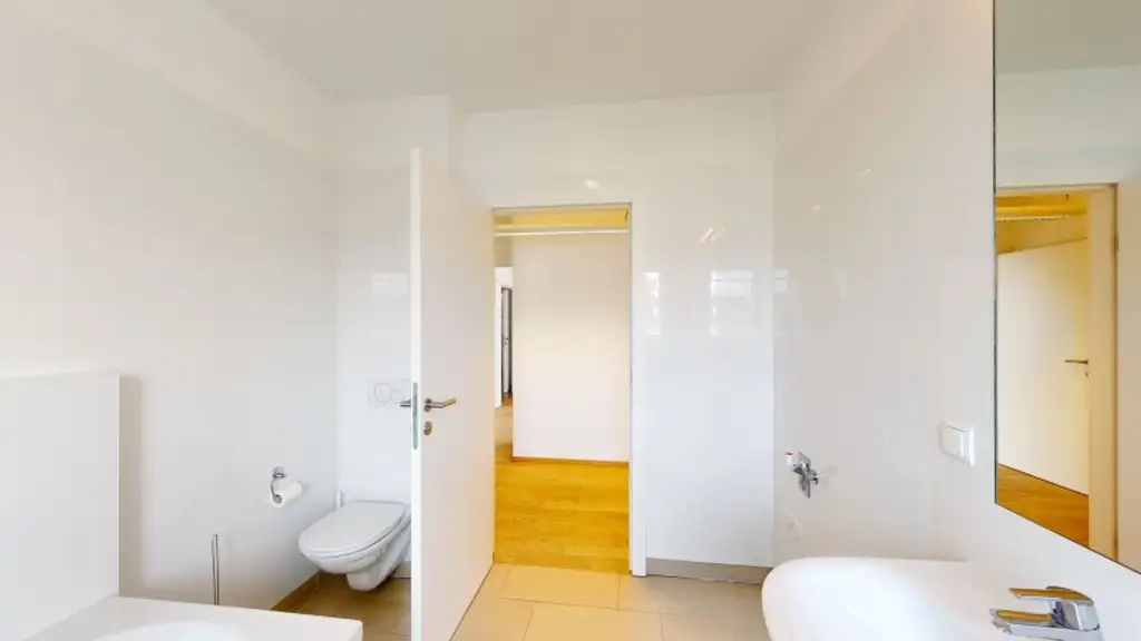 Klimatisierte Dachgeschoss Terrassenwohnung | 2 WCs | Top-Lage am Zimmermannplatz