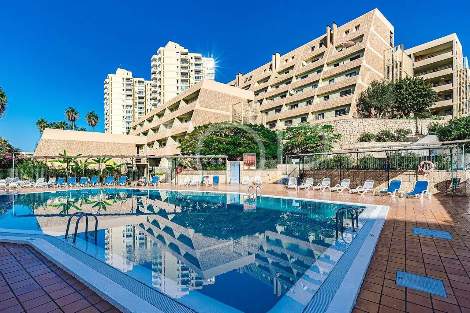 Modern duplex with panoramic views just a short walk from the beach