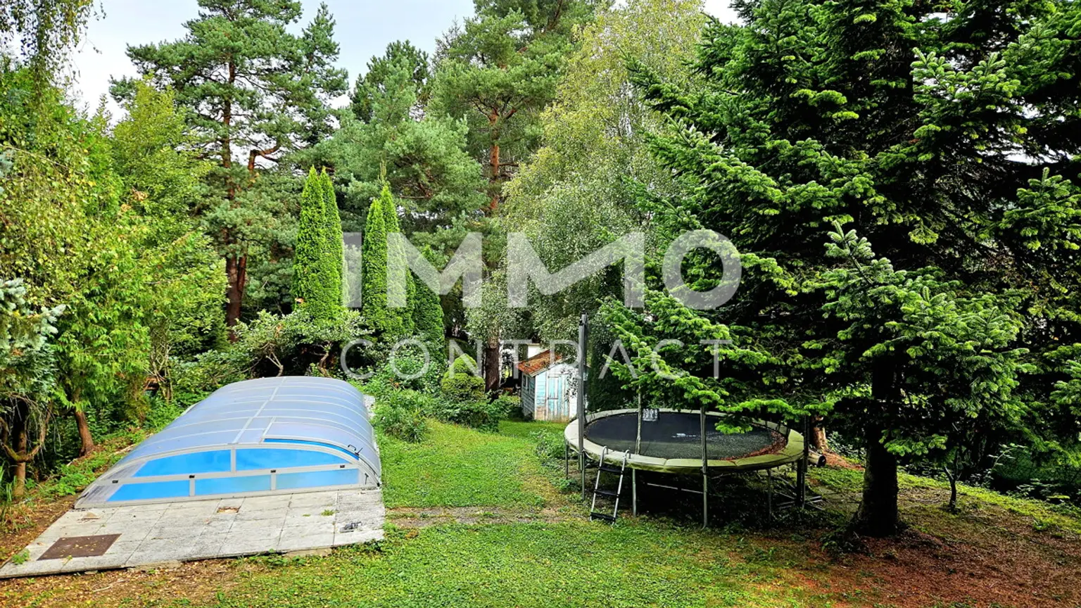 Familienfreundliches, lichtdurchflutetes  Traumhaus: 4 Schlafzimmer, Pool, Sauna und Gartenidylle