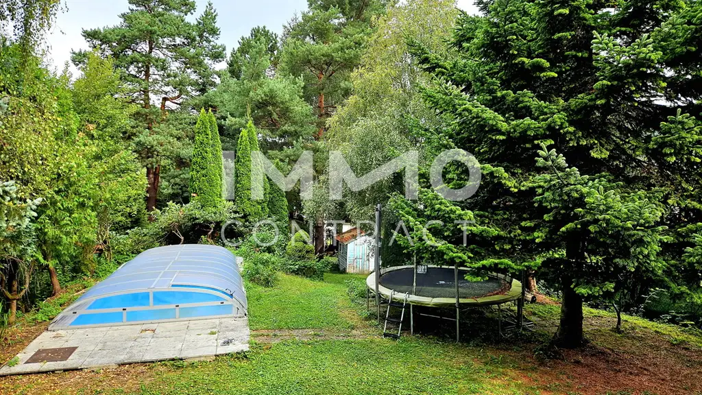 Familienfreundliches, lichtdurchflutetes  Traumhaus: 4 Schlafzimmer, Pool, Sauna und Gartenidylle