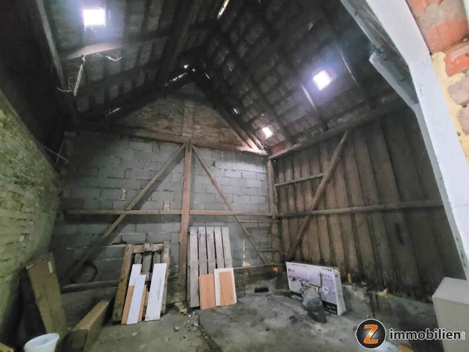 Geräumiges Landhaus mit uneinsehbarem Grundstück