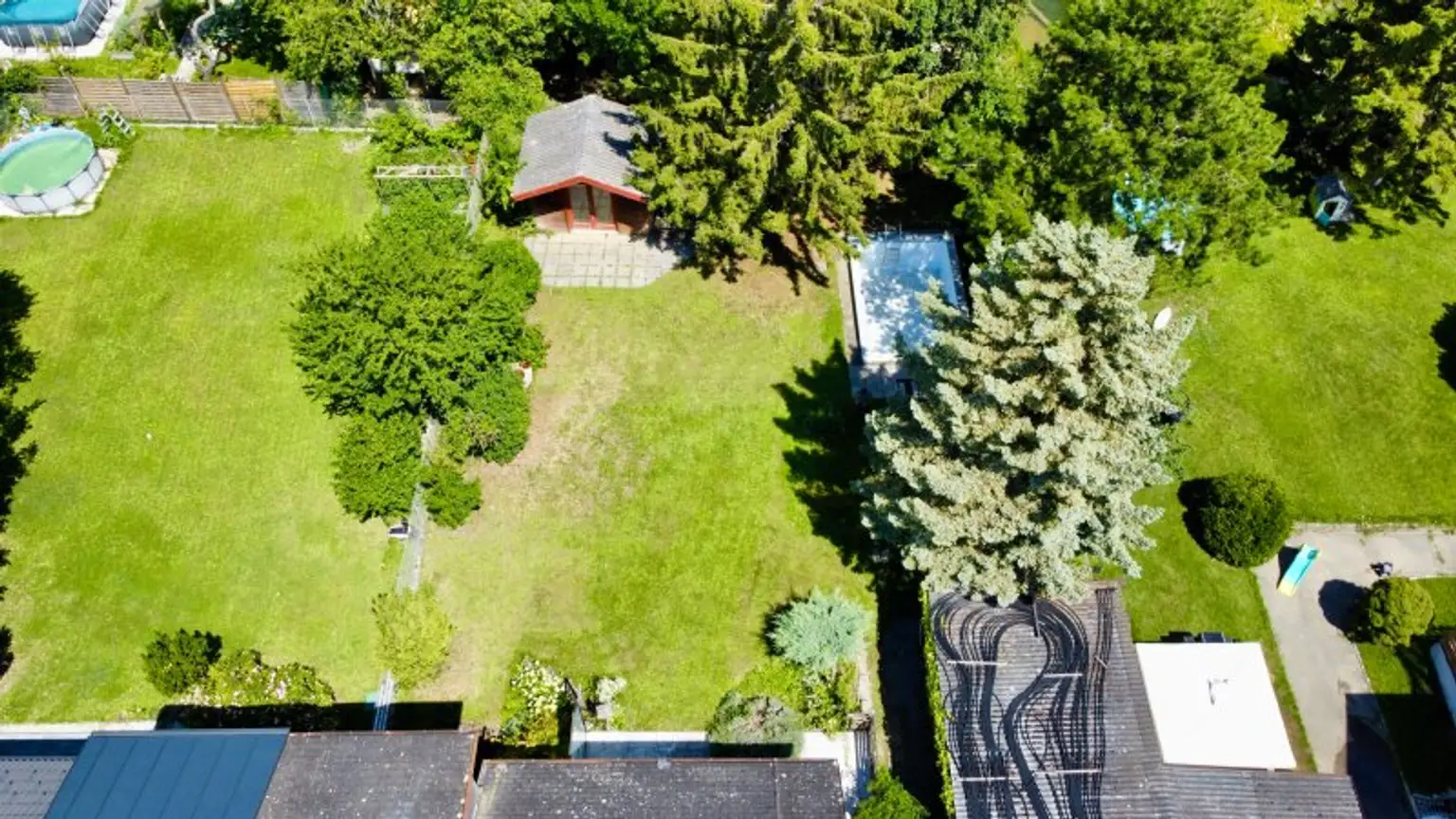 Bemerkenswertes Einfamilienhaus mit viel Entwicklungsmöglichkeit | Pool | Sauna | großer Garten