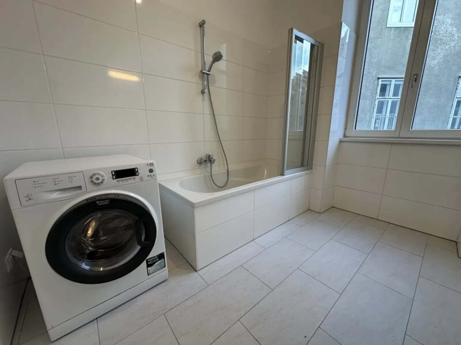 AKH-NÄHE, LAZARETTGASSE, sonnige 68 m2 Altbau, 2 Zimmer, Wohnküche, Wannenbad, Parketten, SAT/TV, 3. Liftstock, MED-UNI-Wien