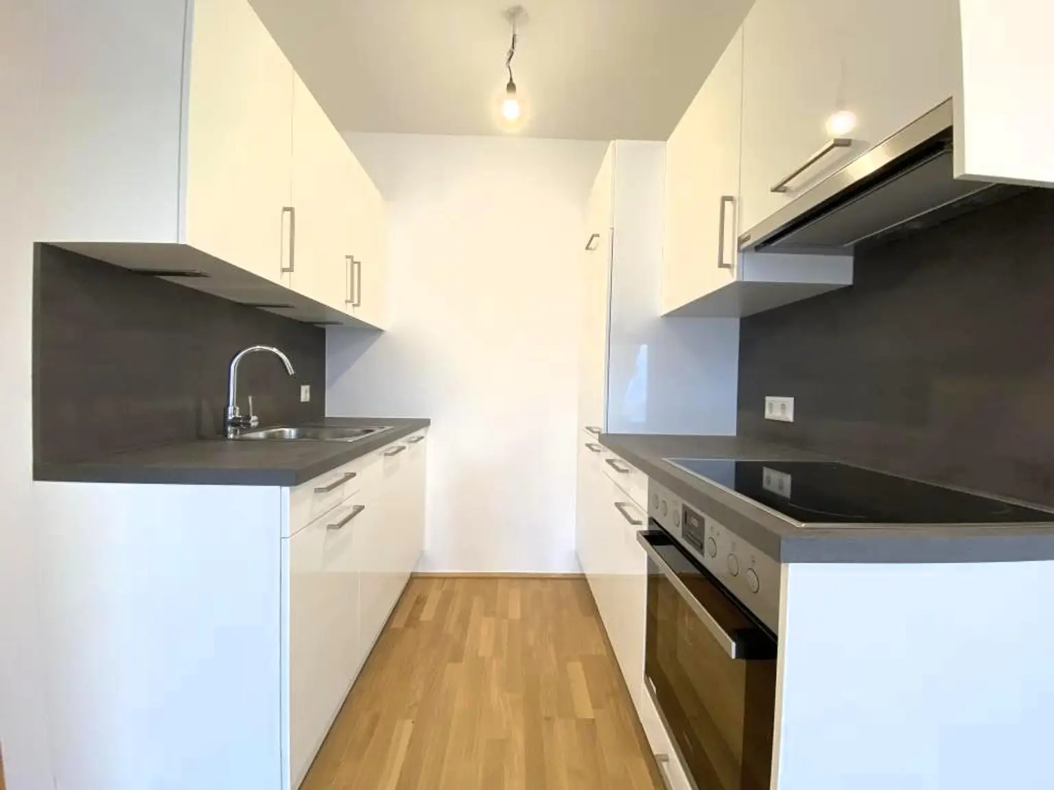 Oberstes Stockwerk! Klimatisierte DG-Wohnung mit 10m² Terrassenfläche!!!