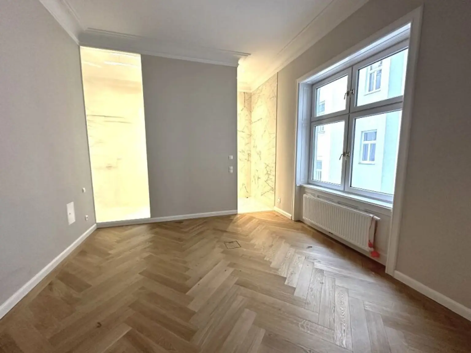 MÖLLWALDPLATZ, U1-NÄHE, 124 m2 ALTBAU, Wohnküche, 2 Zimmer, klimatisiert, 2 Bäder, Parketten, Loggia, 1. Liftstock, provisionsfrei