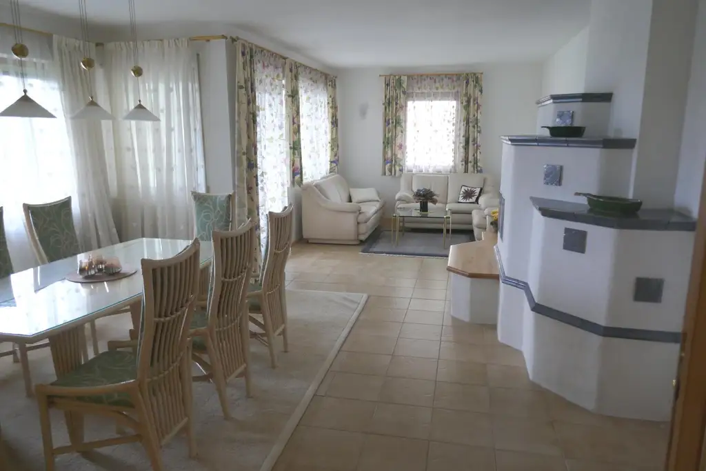 Geräumiges Ein-Zweifamilienhaus mit Seeblick-in 2 Wohnungen teilbar