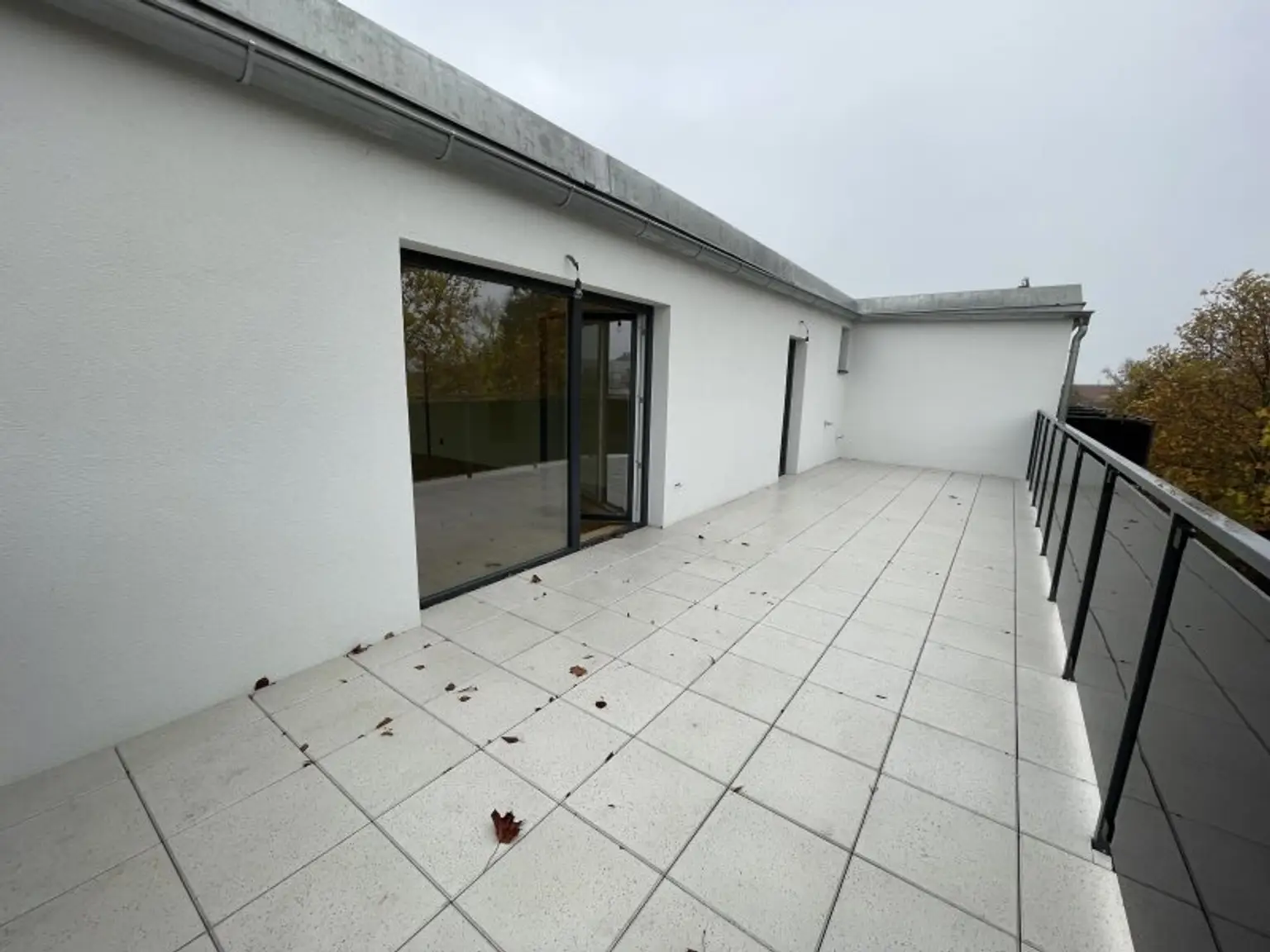 Großzügige Wohnung mit 60 m² Freifläche!