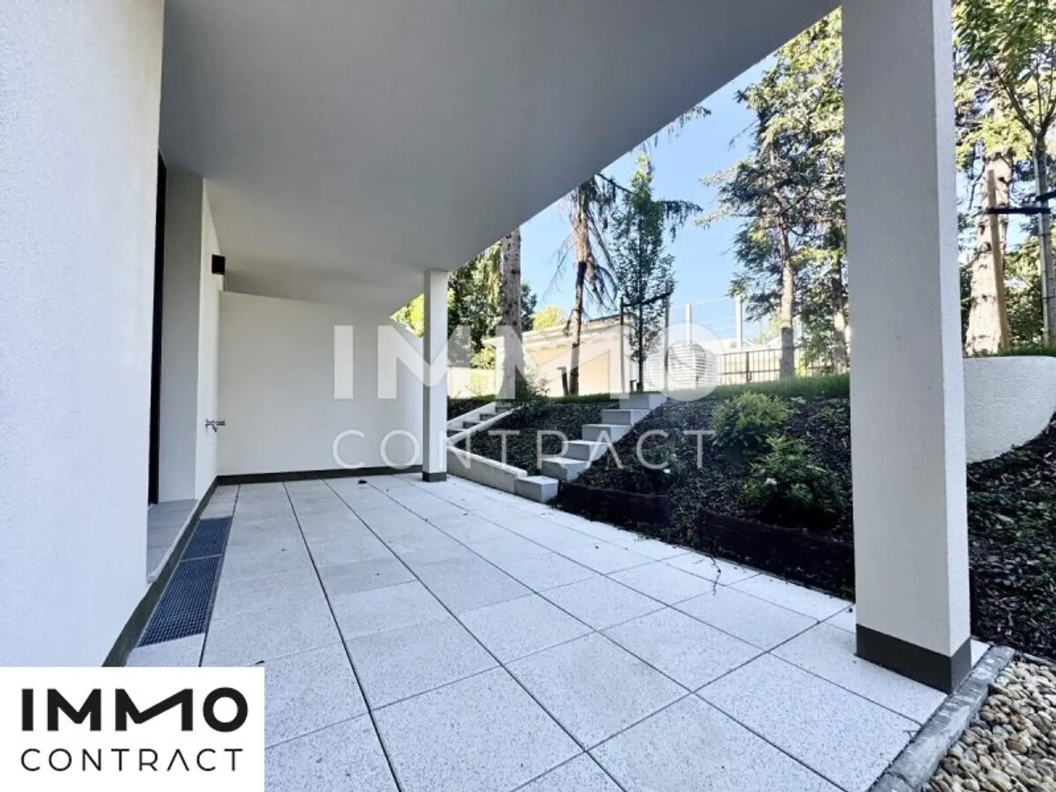 Terrasse mit Eigengarten