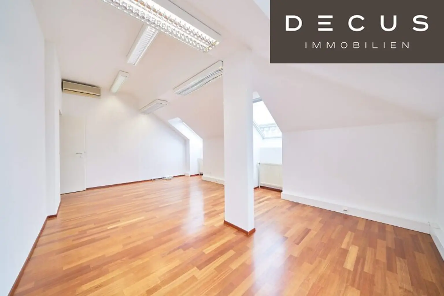 + + + NUSSDORFER PLATZ + + + hochwertiges 5-Raum-Büro + + + gekühlt + + +