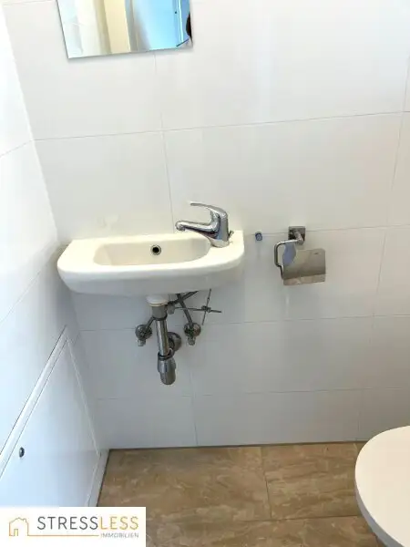 Top renovierte 2 Zimmer Mietwohnung - SOFORT beziehbar!   Miete bereits inkl. 2 PKW-Stellplätzen!