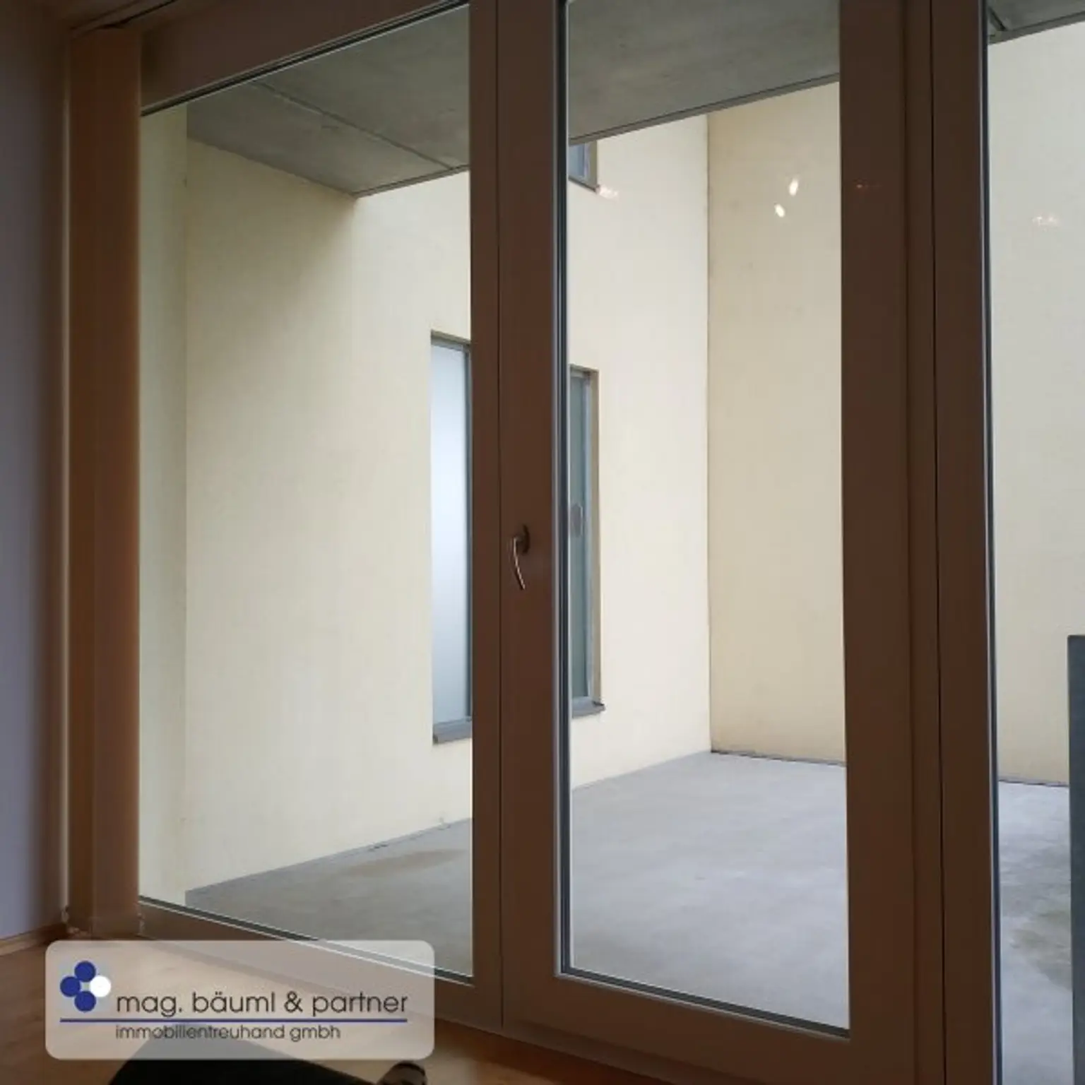 PROVISIONSFREI 2 Zimmer mit  grosser Terrasse