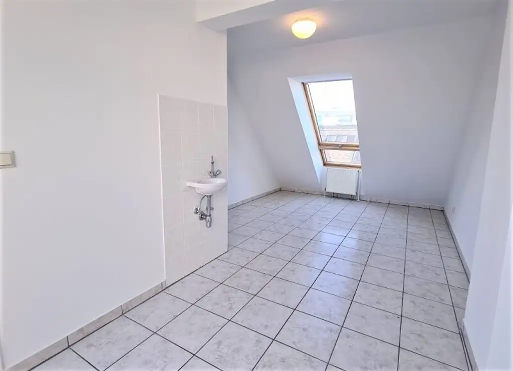 TERRASSENHIT, DACHGESCHOSS, 81 m2 Maisonette mit 12 m2 Terrasse, 3 Zimmer, Küche, Galerie, Wannenbad, Augarten-Nähe